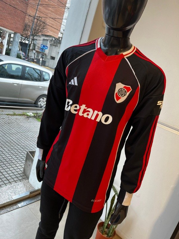 Producto - Camiseta alternativa River Plate 2025 (Mangas largas)