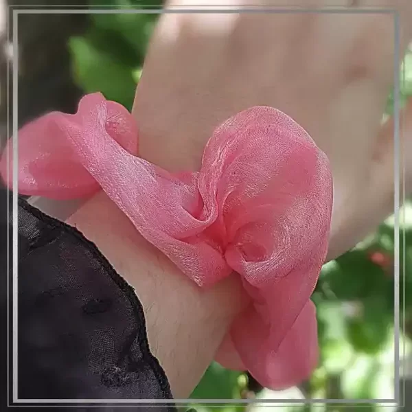 Producto - Colitas scrunchies brillosas