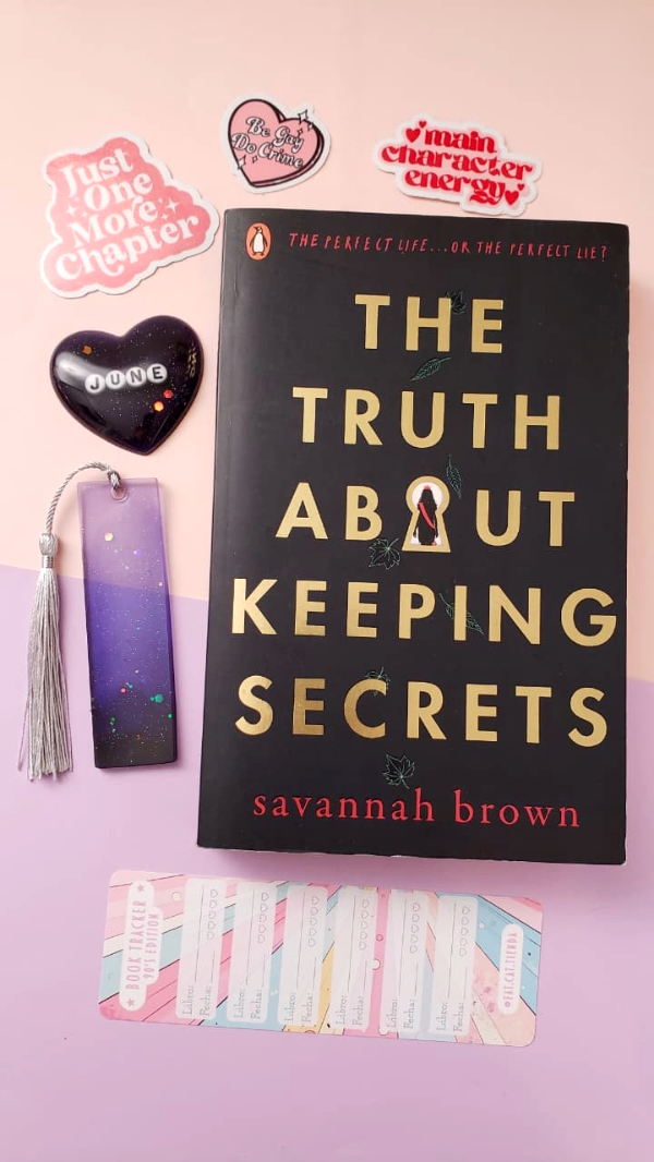 Producto - The Truth About Keeping Secrets - Savannah Brown (libro + accesorios)