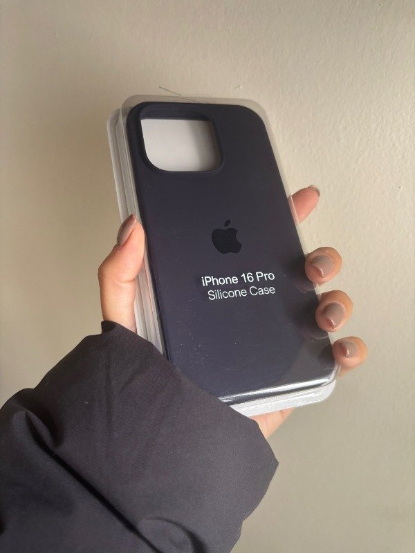 Producto - Silicone Case Gris Oscuro Iphone 16 Pro