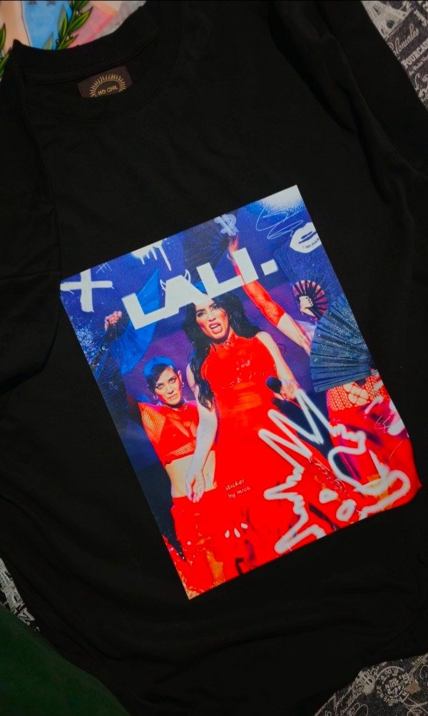 Producto - Remera talle xl lali negra