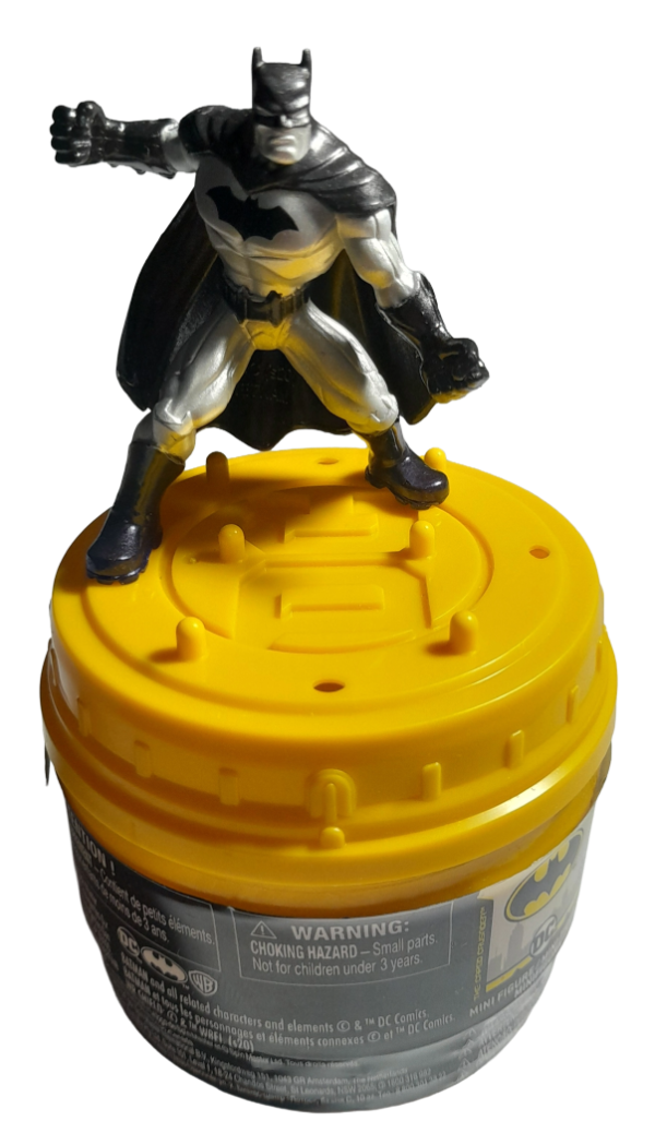 Producto - Batman Traje Gris Mini Figura Capsula Sorpresa!!!