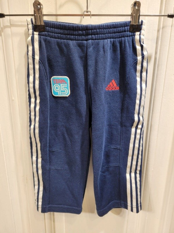 Producto - Jogging ADIDAS azul franjas blancas Talle 24 meses- PRECIO: 18X