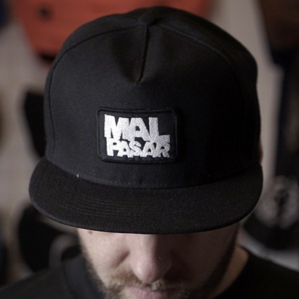 Producto - Gorra Mal Pasar Logo chico