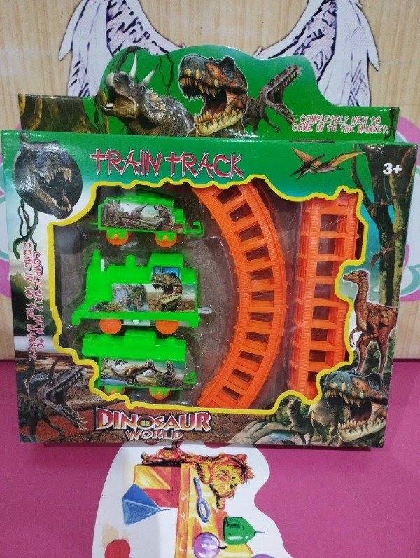 Producto - Tren dino con vías 25 x24 cm
