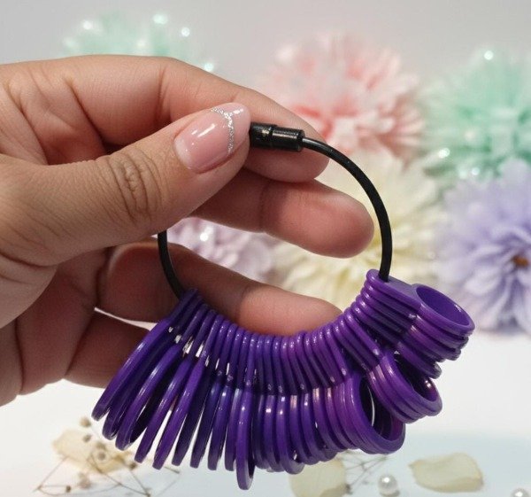 Producto - Medidor violeta para medir dedo anillo