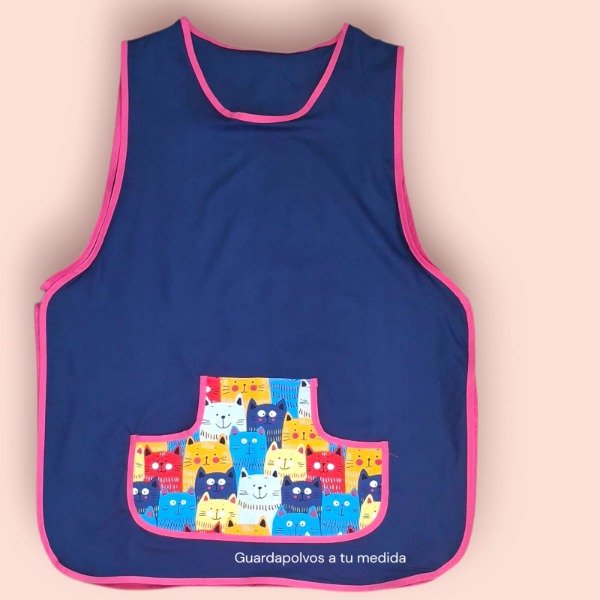 Producto - Ponchito Gatos Multicolor contorno Fucsia