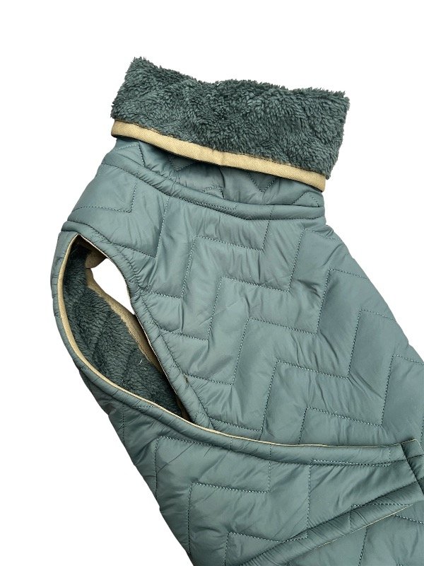 Capa impermeable con corderito verde claro — imagen 2