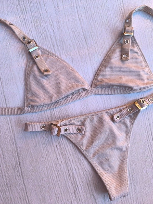 Producto - Bikini con detalle de hebillas regubales