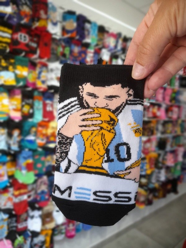 Producto - Soquete Adulto Messi Besando La Copa