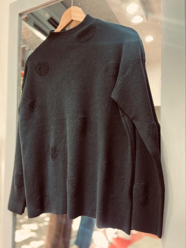 Producto - MEDIA POLERA CON LUNARES NEGROS