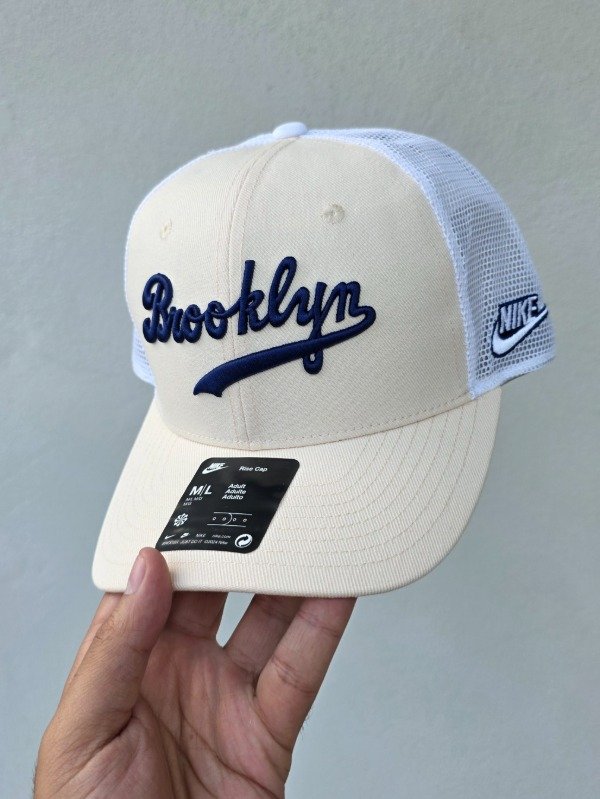 Producto - Brooklyn Dodgers Rise Trucker Adjustable Cooperstown 2026 Talle M/L