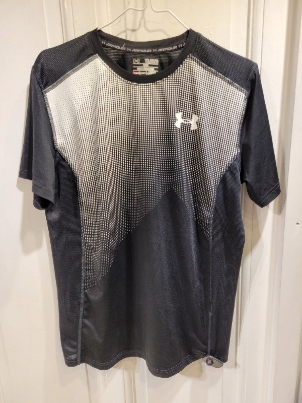 Producto - Remera UNDER ARMOUR negro y blanco Talle 18 años - PRECIO: 28X