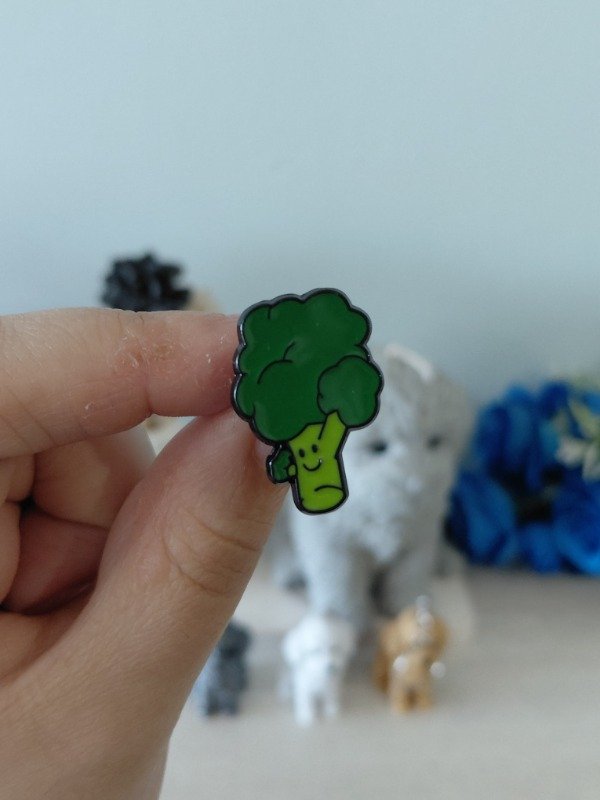 Producto - Pin metalizado - Brócoli feliz #2297
