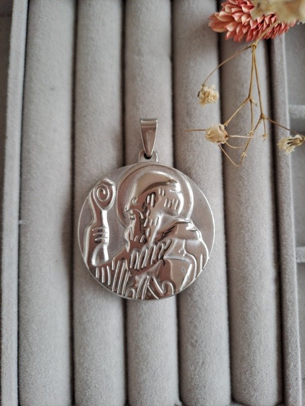 Producto - Dije San Benito grande con rostro