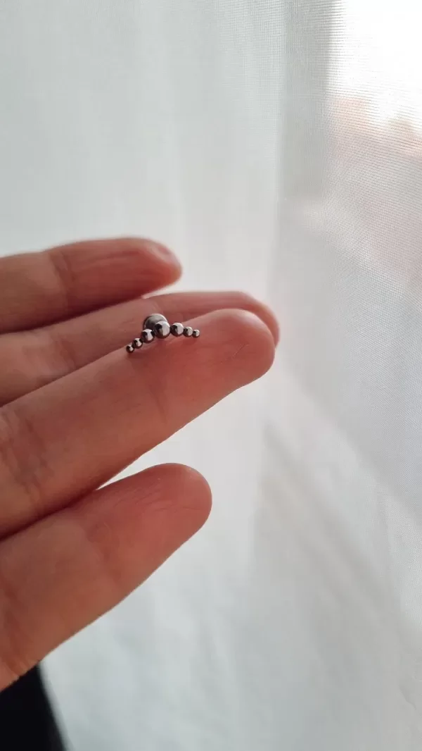 Producto - Piercing labret 7 bolitas aq