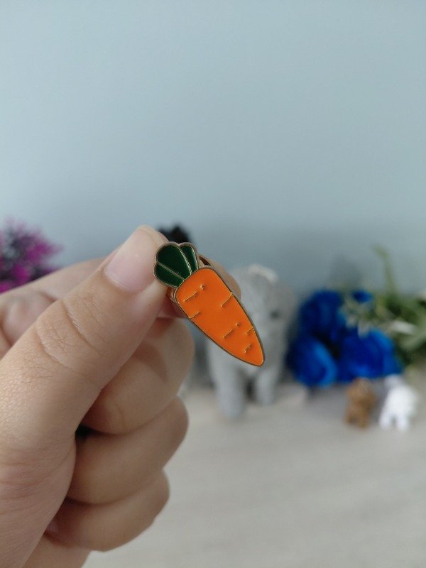 Producto - Pin metalizado - Zanahoria #1725