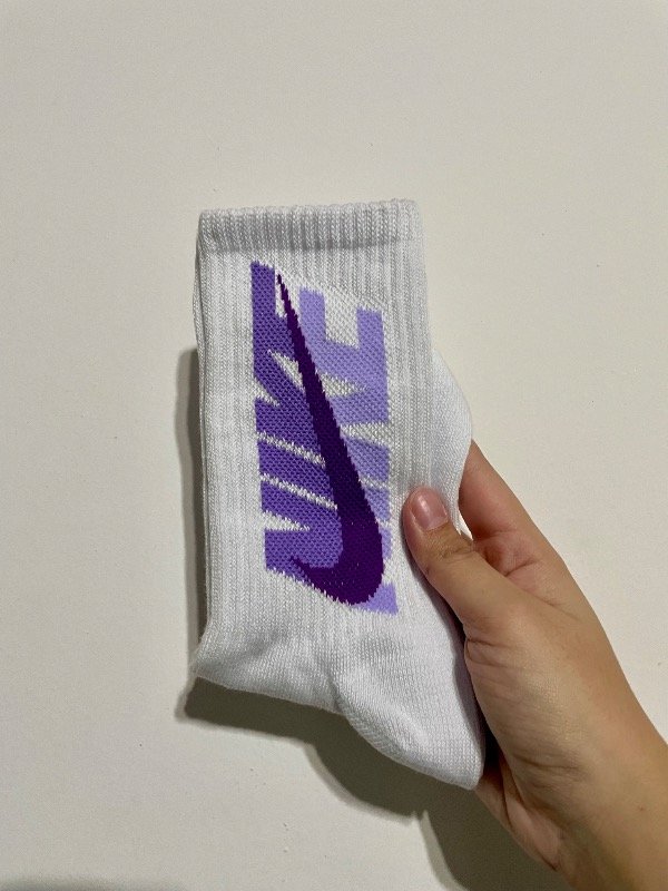 Tenis adulto Nike letras violeta