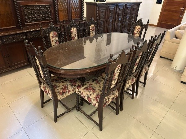 Producto - MESA ESPAÑOLA OVALADA CON VIDRIO 1cm Y 8 SILLAS TAPIZADAS.PRECIO POR TODO #10907