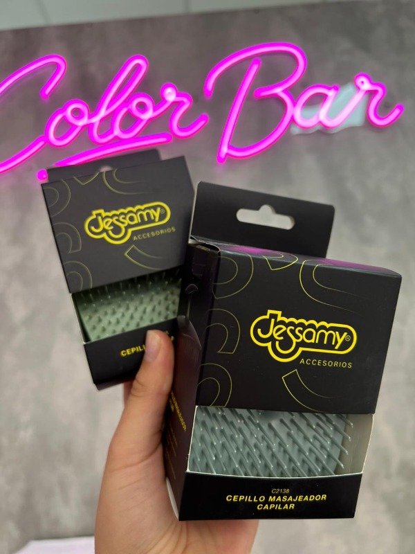 Producto - Cepillo masajeador capilar - Jessamy