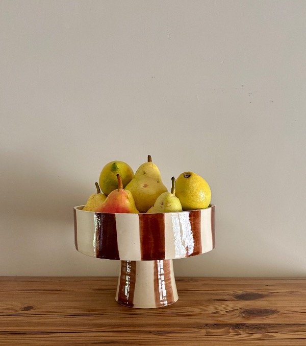 Producto - Frutera con pie Marrón rojizo- A PEDIDO