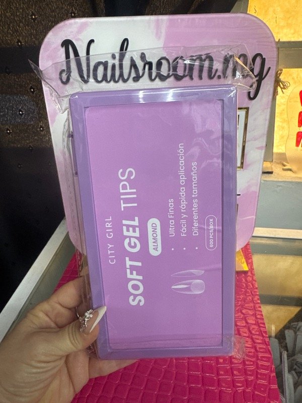 Producto - Caja de tips para soft gel city girl almond  x600 unid