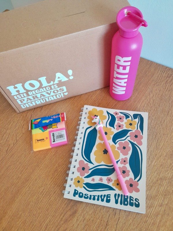 Producto - BOX CUADERNO A5 + BOTELLA DUKI + POST IT + LAPICERA