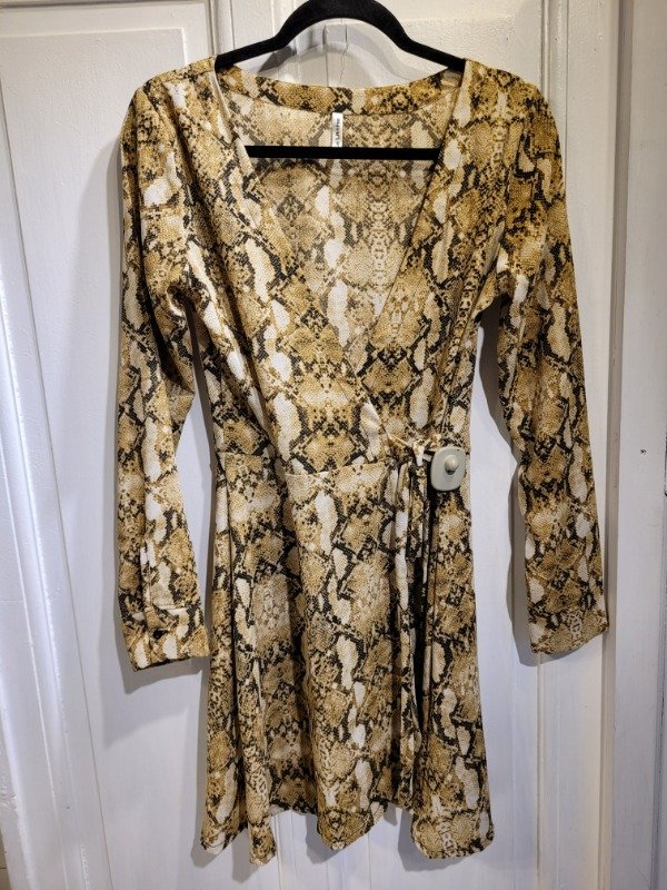 Producto - Vestido LE UTTHE cruzado animal print reptil Talle S - PRECIO: 44X