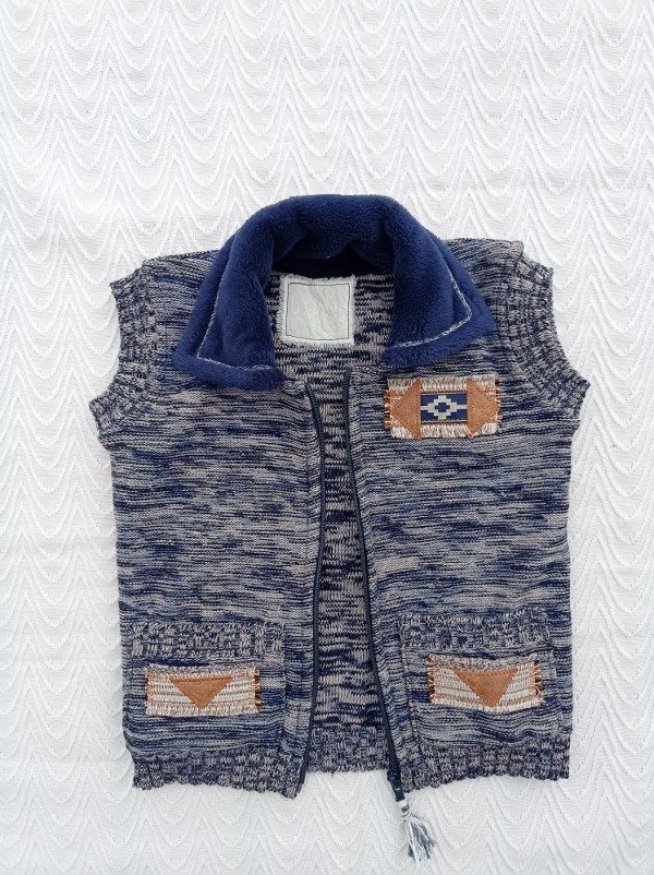 Producto - CHALECO DE NIÑO AZUL CON CUELLO CAMISA CORDERITO