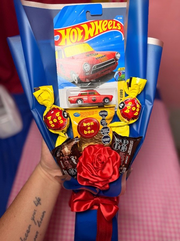 Producto - Ramo Hotweels rojo