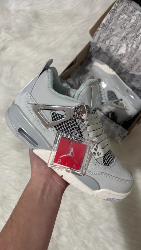 Producto - JORDAN RETRO 4 FROZEN MOMENTS - 0