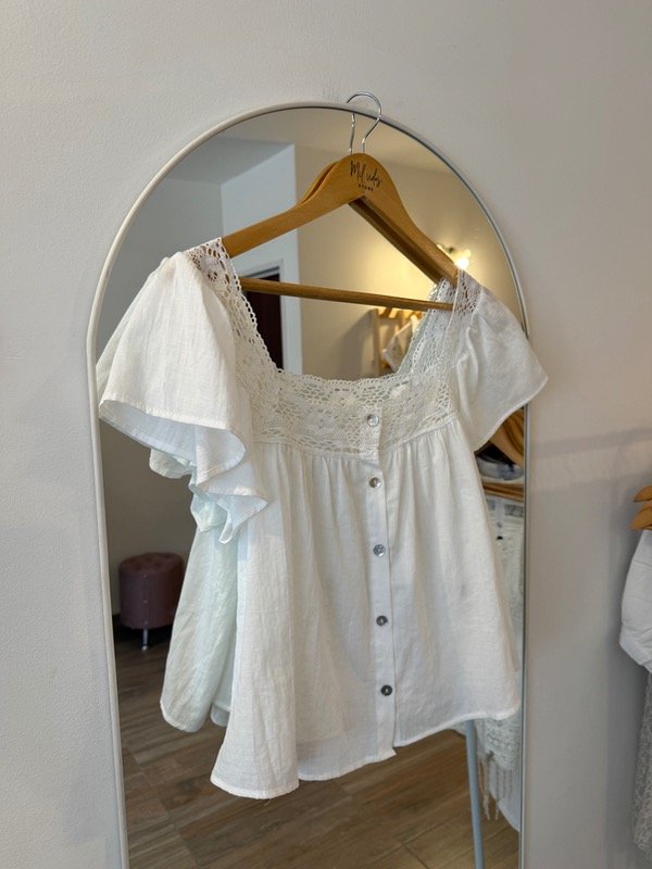 Producto - Blusa Abigail con puntilla