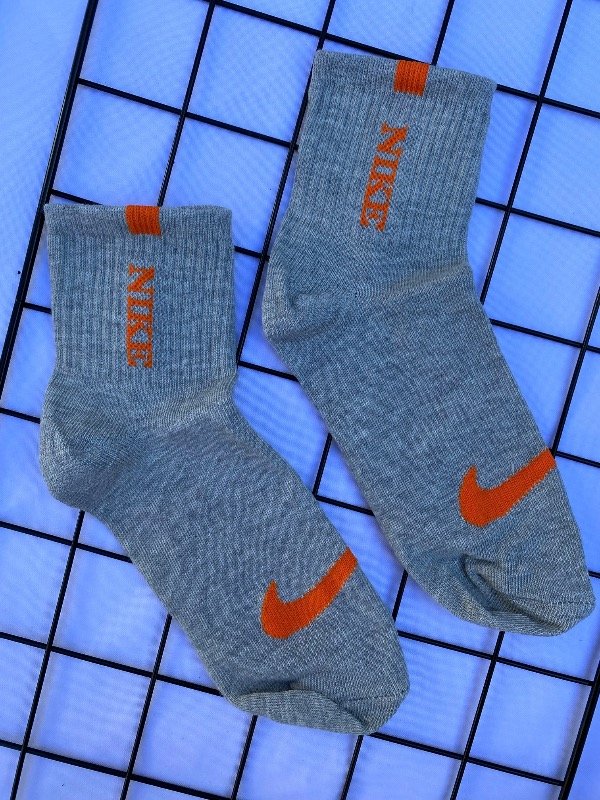 Producto - Tennis nike gris con naranja