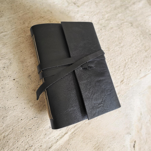 Producto - Bitácora A5 (15x21) de Cuero Negro