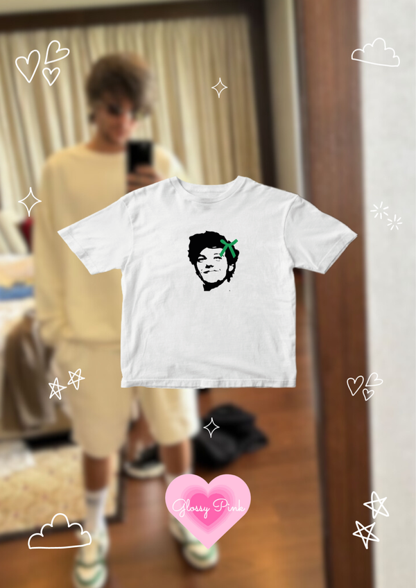 Baby tee Louis Tomlinson Coquette con moño de raso cosido