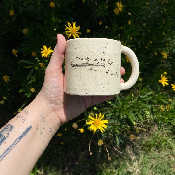 Producto - Taza Holding onto you