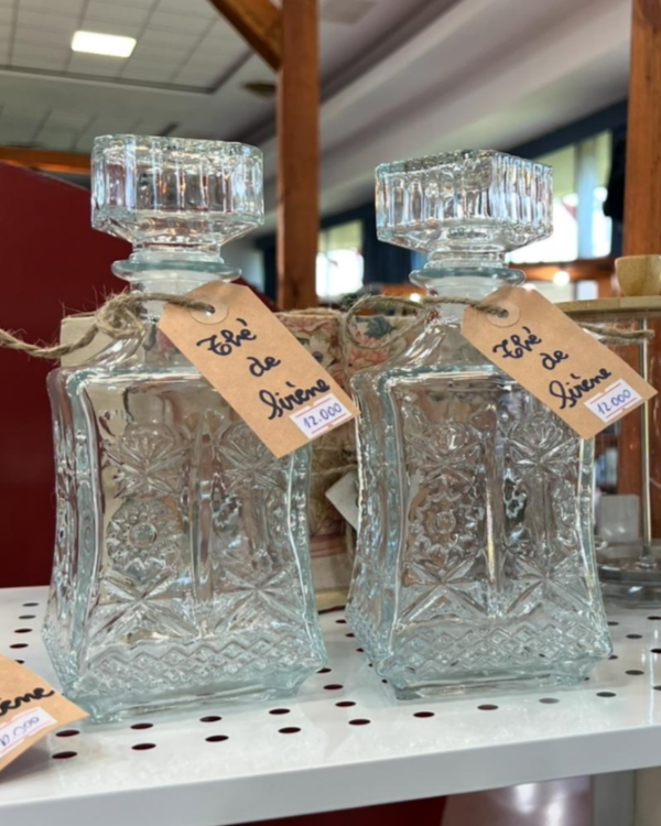 Producto - Botella iced tea cuadrada con tapa y relieve