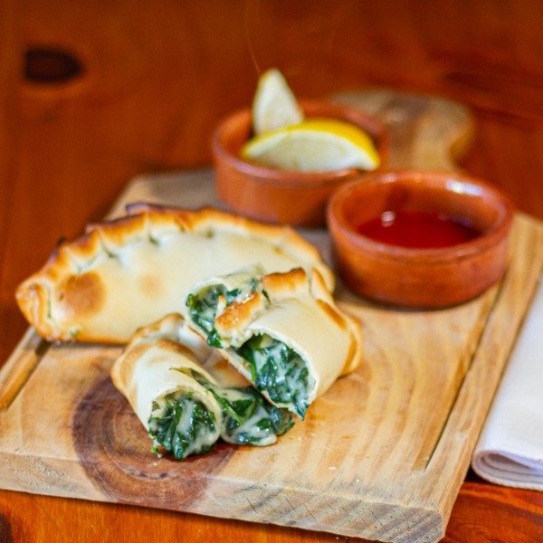 Producto - Empanadas de verdura y salsa blanca x 6