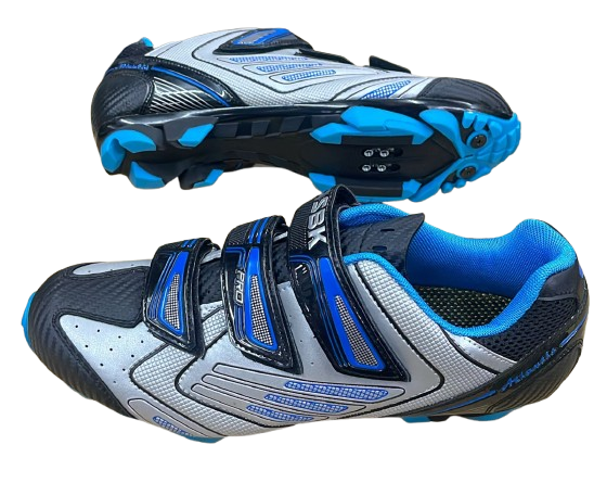 Producto - ZAPATILLAS SBK NEGRO-AZUL-GRIS CLIPS-SPD E60