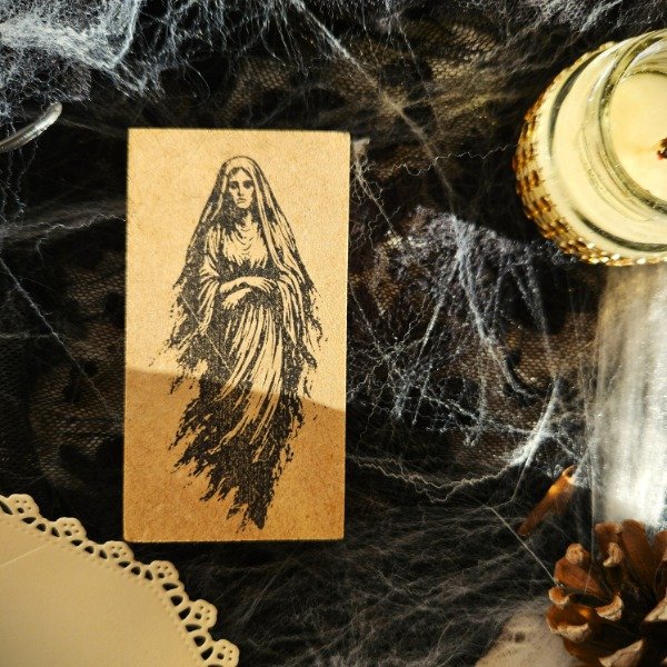 Producto - DAMA DE LOS SUSURROS