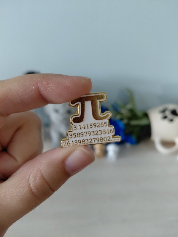 Producto - Pin metalizado - Constante de Pi #1640