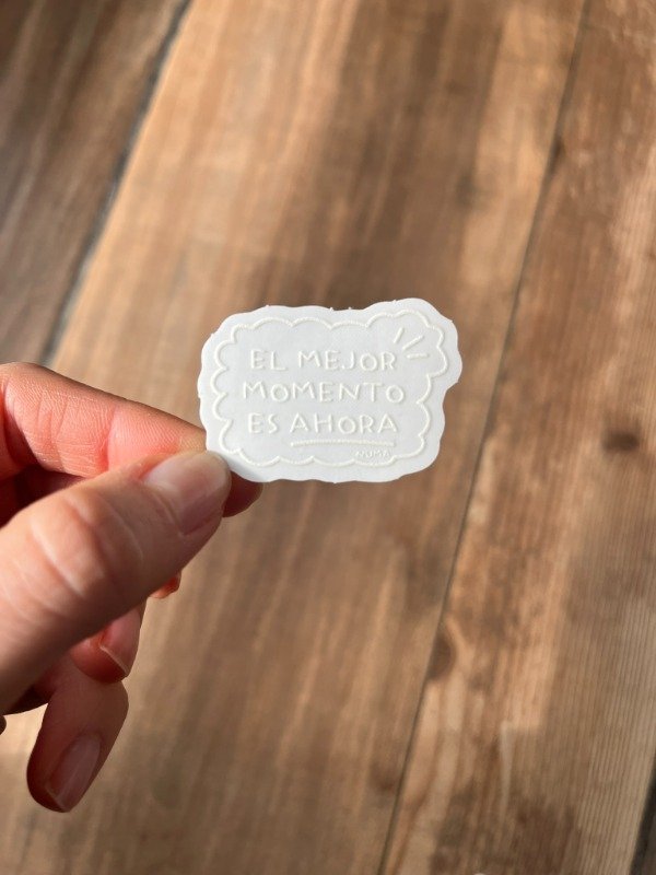 Producto - Sticker vinilo transparente EL MOMENTO ES AHORA