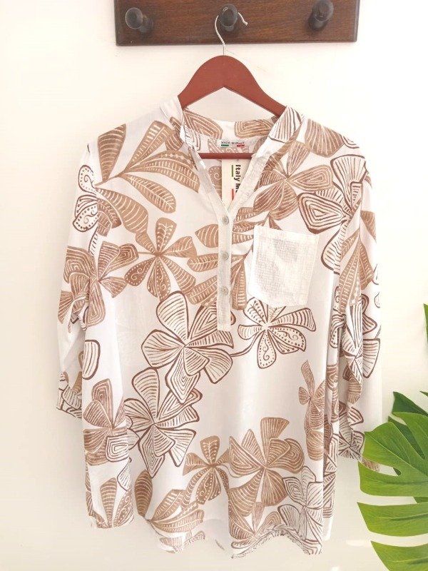 Producto - Blusa c/carterita y bolsillo c/lentejuelas blancas