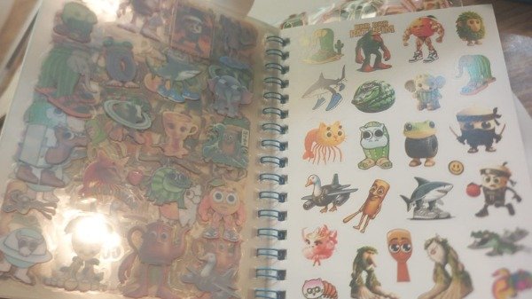 Producto - Libreta Brainrot 450 stickers + Hojas decoradas - 1