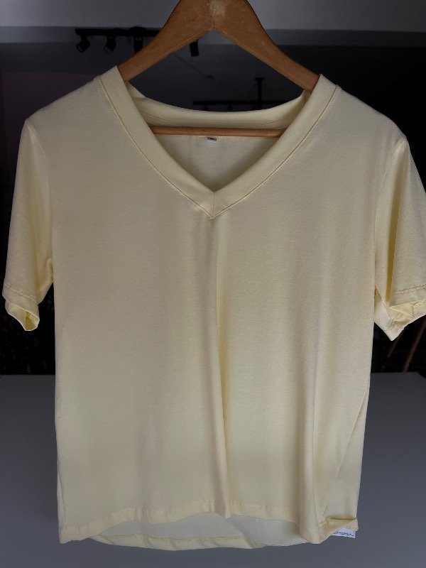 Producto - Remera cuello V