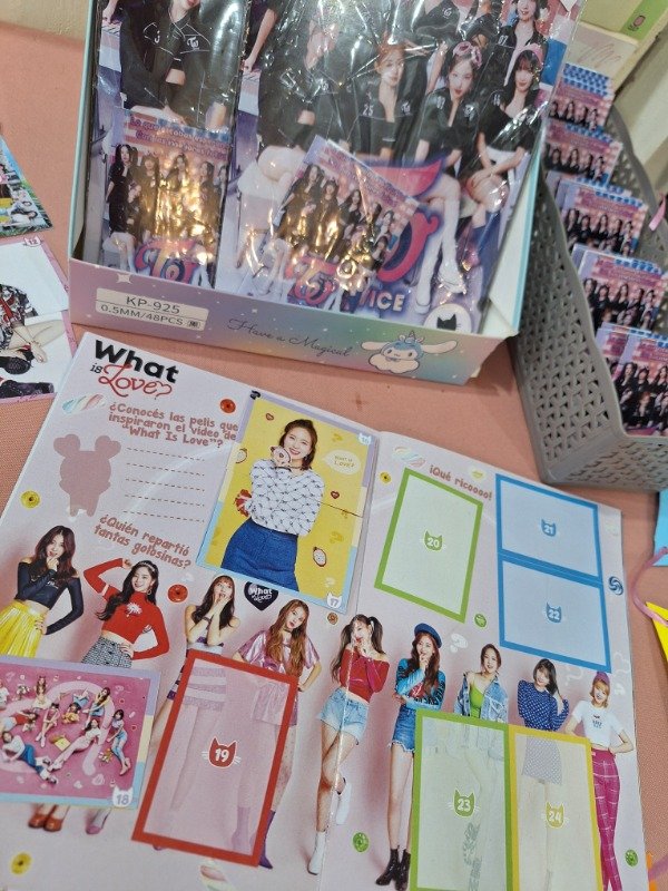 Producto - Álbum de figuritas twice