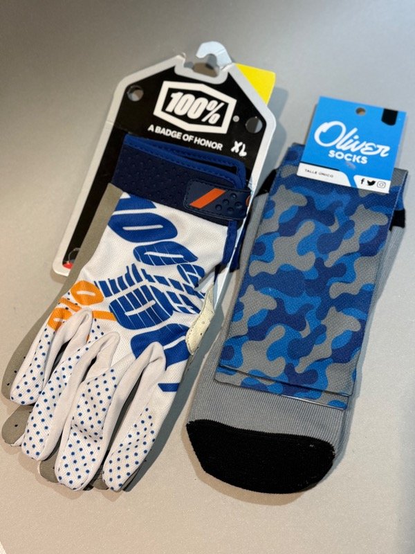 Producto - Combo medias + guantes azul