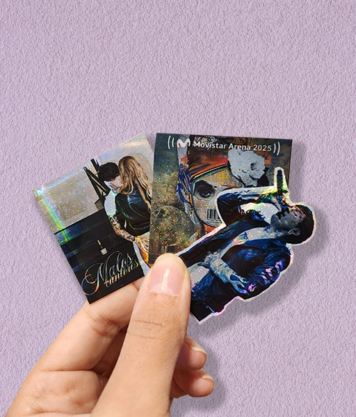 Producto - STICKERS HOLOGRÁFICOS - SET C R O - MOVISTAR 2025