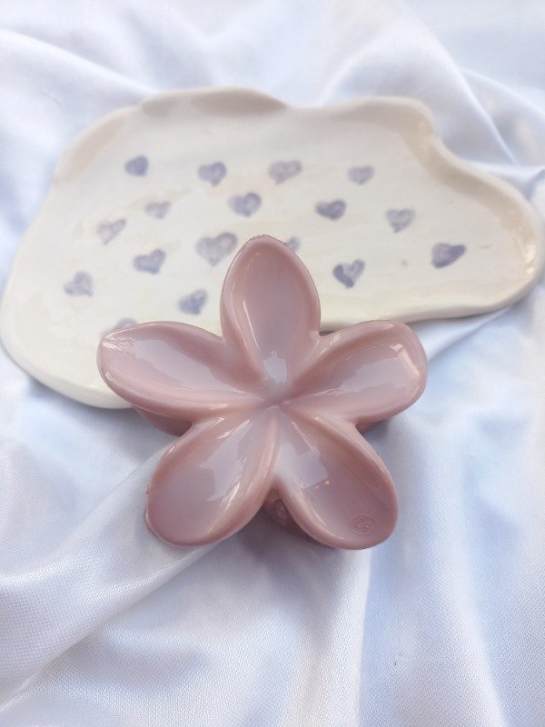 Producto - broche flor liso (café)