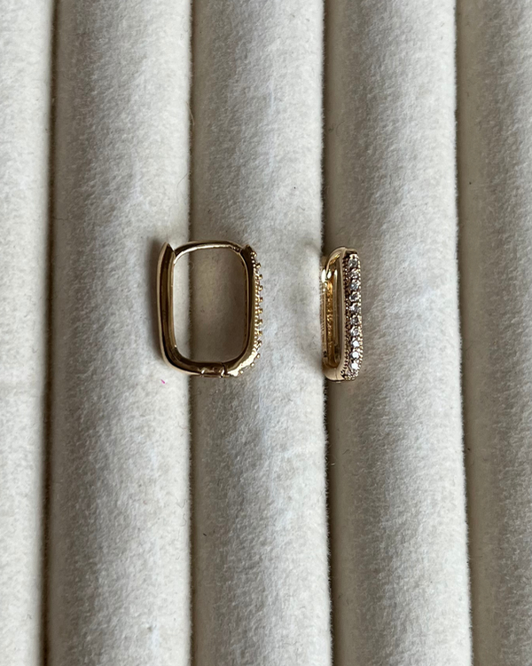 Producto - Aros ovalados con micropave enchapados en oro 18k 1cm ancho 1.2cm de largo